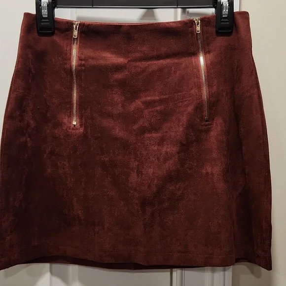 Amazon Burgundy Mini Skirt with Gold Zippers - Picture 1 of 6